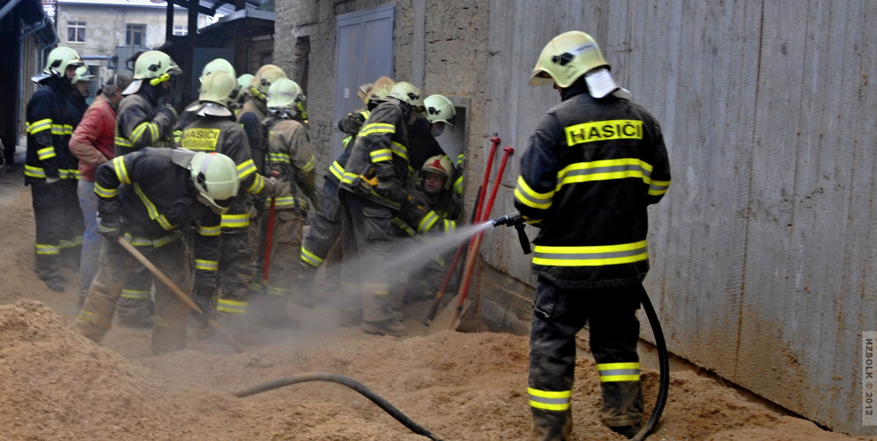 5 25-12-2012 Zavalená, zasypaná osoba Prostějov (2).JPG