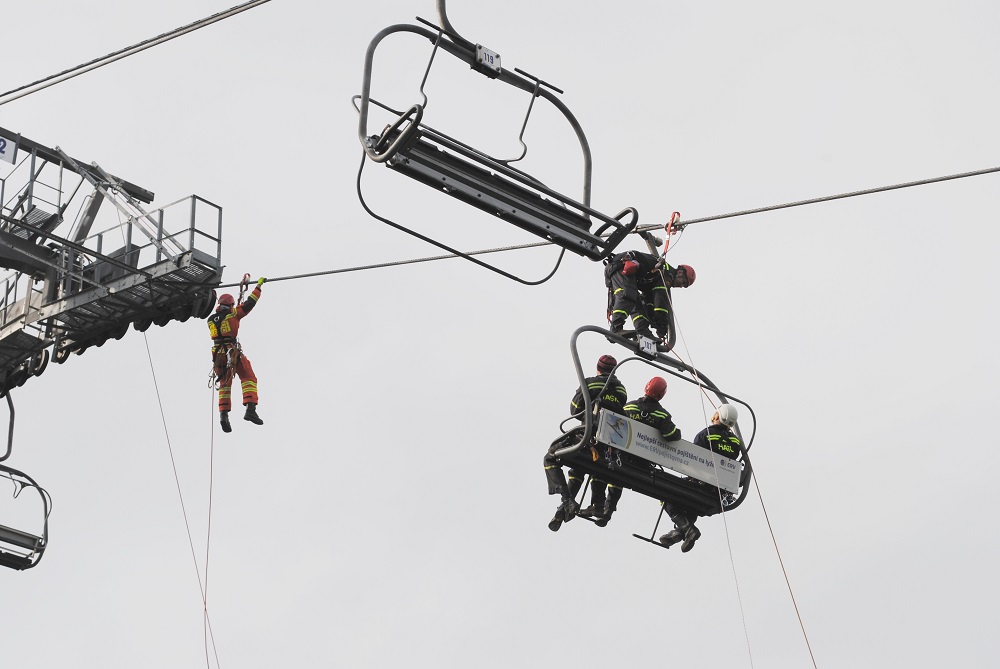 5 Cvičení lezecké skupiny HZS JčK ÚO Tábor, Monínec - 12. 11. 2014 (4).JPG