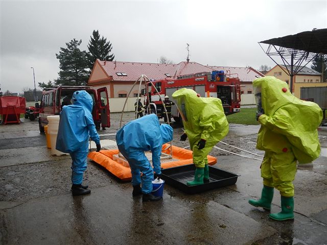 5 Cvičení nakažlivá nemoc, Jindřichův Hradec - 19. 11. 2014 (15).JPG