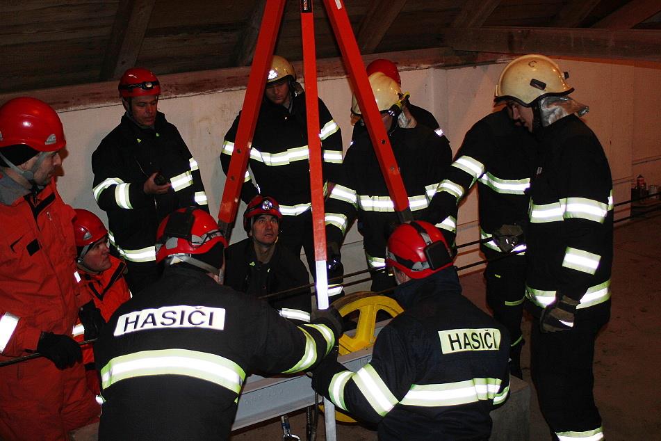 5 Cvičení - záchrana osoby, VD Lipno - 26. 1. 2016 (15).JPG