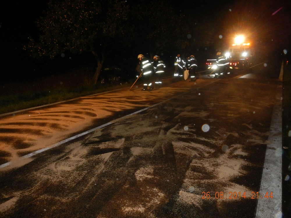 5 Dopravní nehoda 2 OA, Kladruby - 26. 8. 2014 (5).jpg
