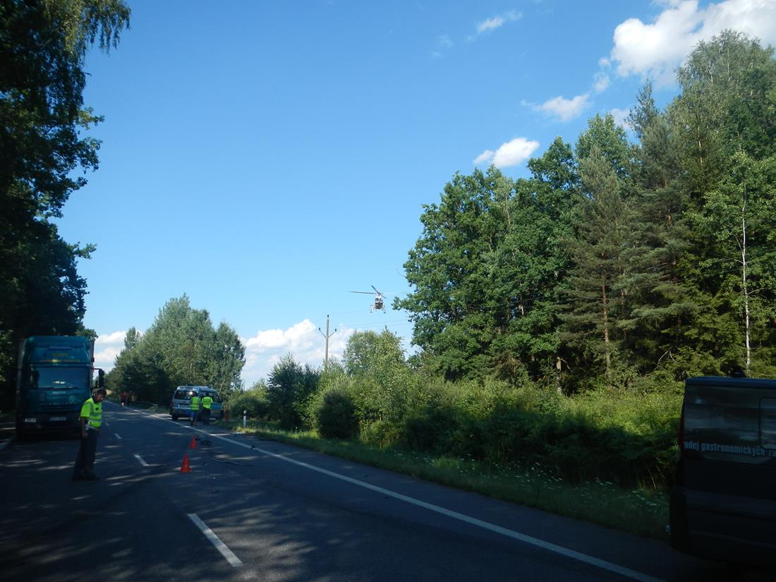 5 Dopravní nehoda 2 OA, Novosedly nad Nežárkou - 21. 7. 2015 (6).JPG