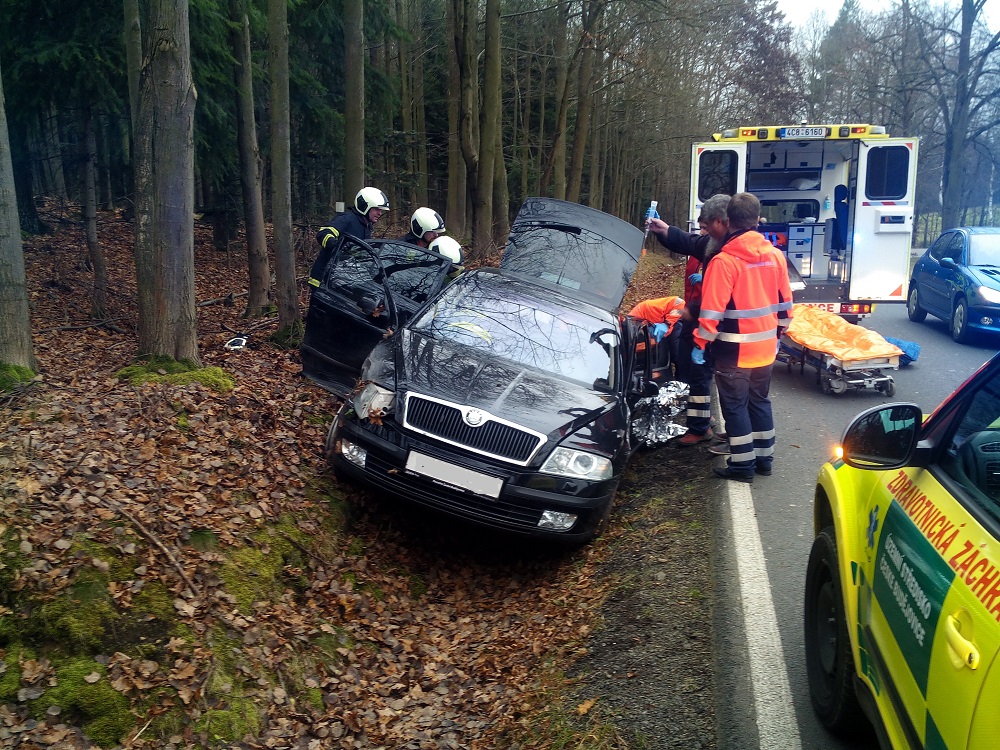 5 Dopravní nehoda OA, Dubné - 26. 11. 2014 (2).jpg