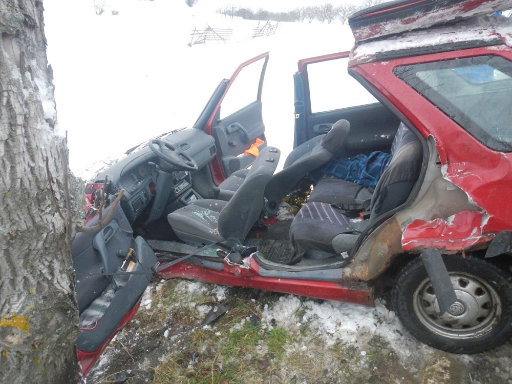 5 Dopravní nehoda OA, Petrovice - 5. 1. 2015 (8).JPG