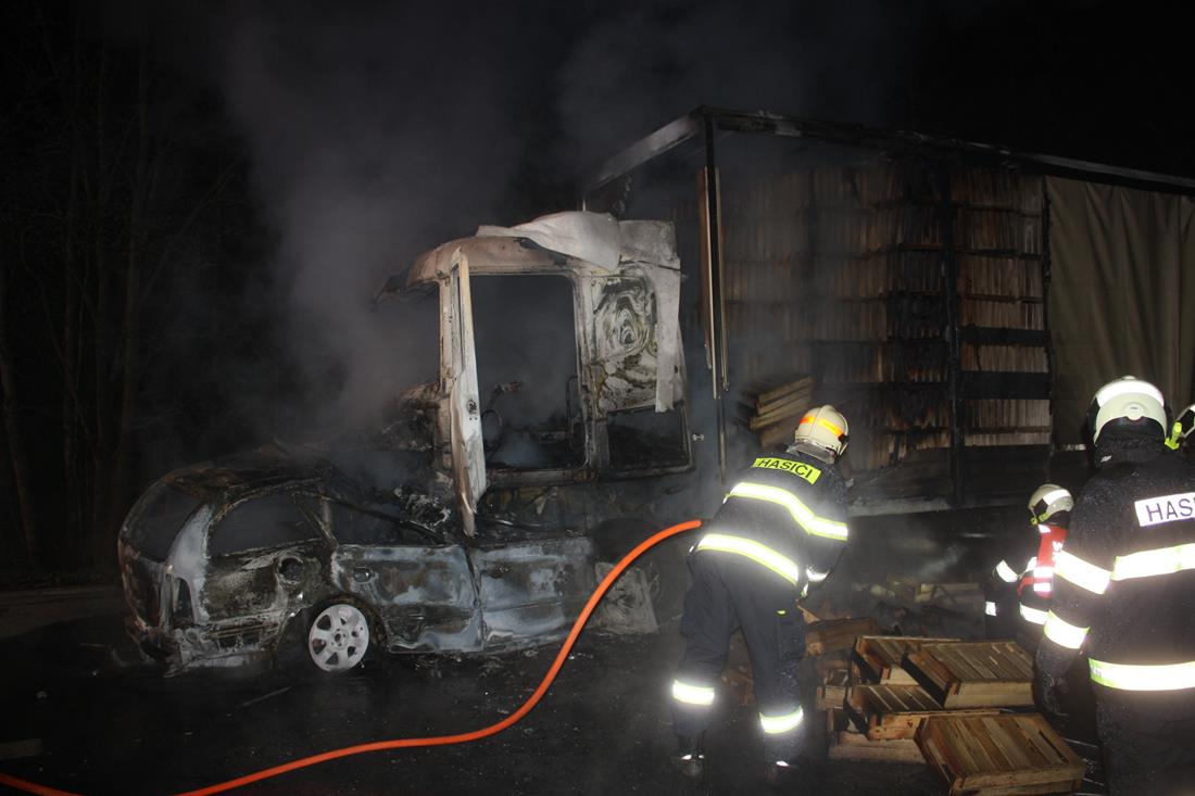 5 Dopravní nehoda OA a NA, Hluboká nad Vltavou - 1. 4. 2016 (3).JPG