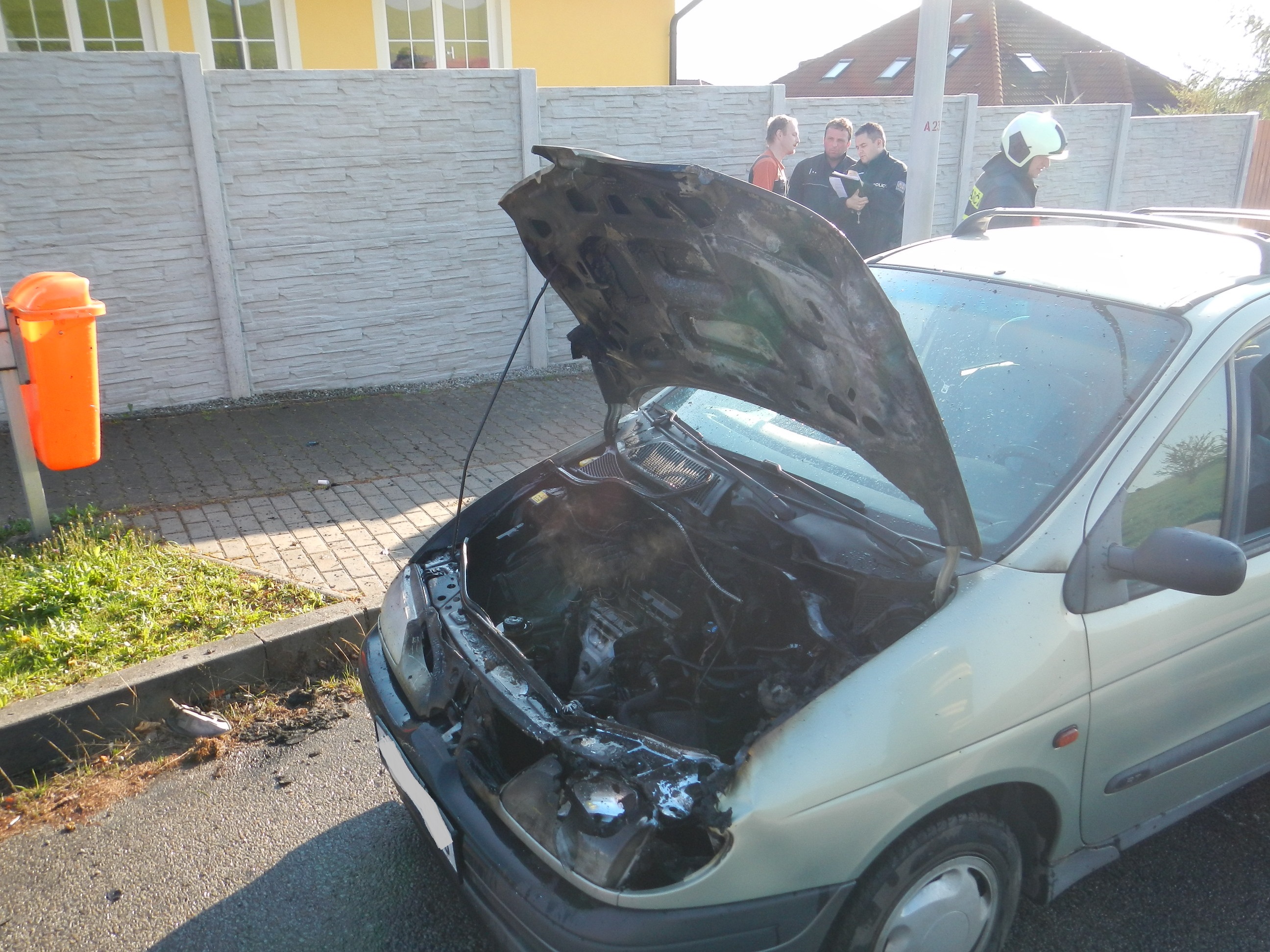 5 Požár OA, Srubec - 11. 4. 2014 (2).JPG