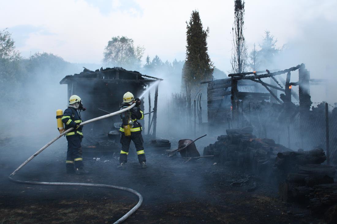 5 Požár chatky, Opatovice - 1. 9. 2015 (7).JPG