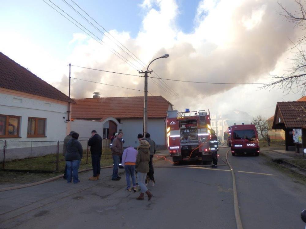 5 Požár domu, Ponědraž - 31. 12. 2015 (1).jpg