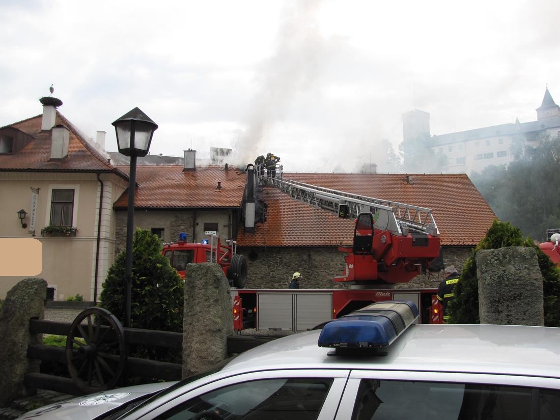 5 Požár penzionu, Rožmberk nad Vltavou - 27. 6. 2015 (1).JPG
