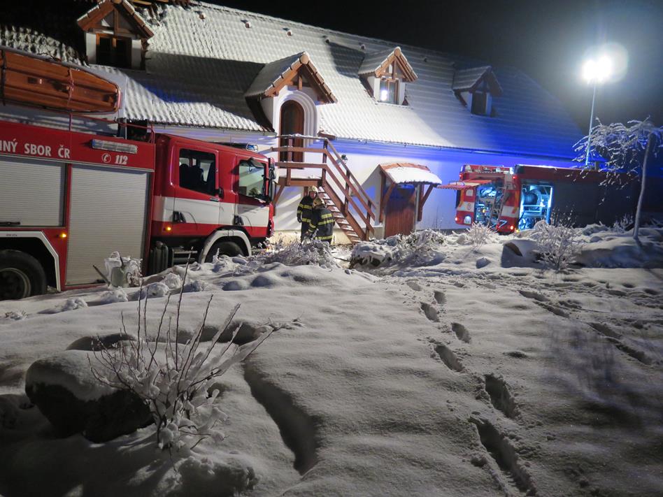 5 Požár střechy, Jarotice - 1. 3. 2016 (1).JPG