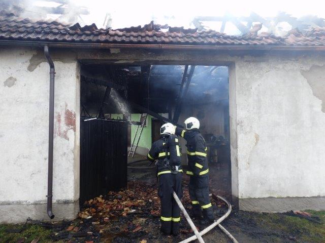 5 Požár střechy, Újezdec - 2. 3. 2016 (7).jpg