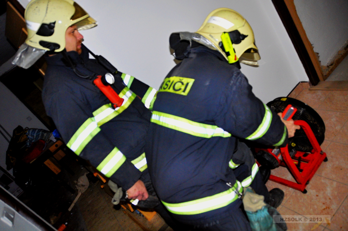 6 20-11-2013 Exploze v rodinném domku Příkazy (14).JPG