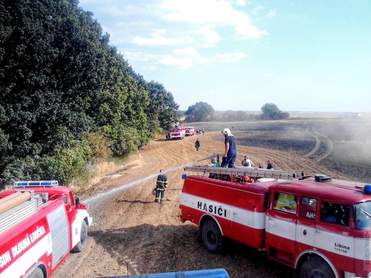6 3-8-2013 Požár pole Nová Hradečná (6).jpg