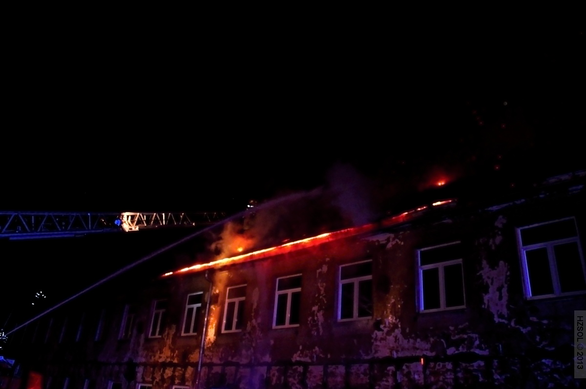 6 4-3-2013 Požár střechy průmyslového objektu Šumperk - Žerotínská ul (6).JPG