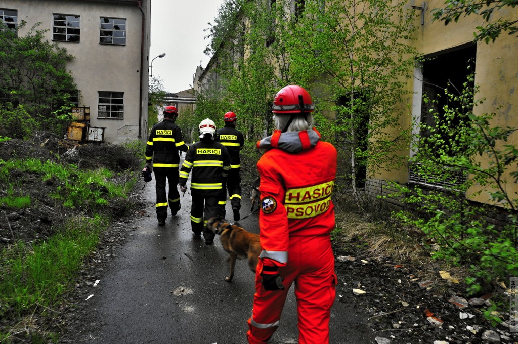 6-5-2013 cvičení osoby zavalené zasypané Zábřeh (42).JPG