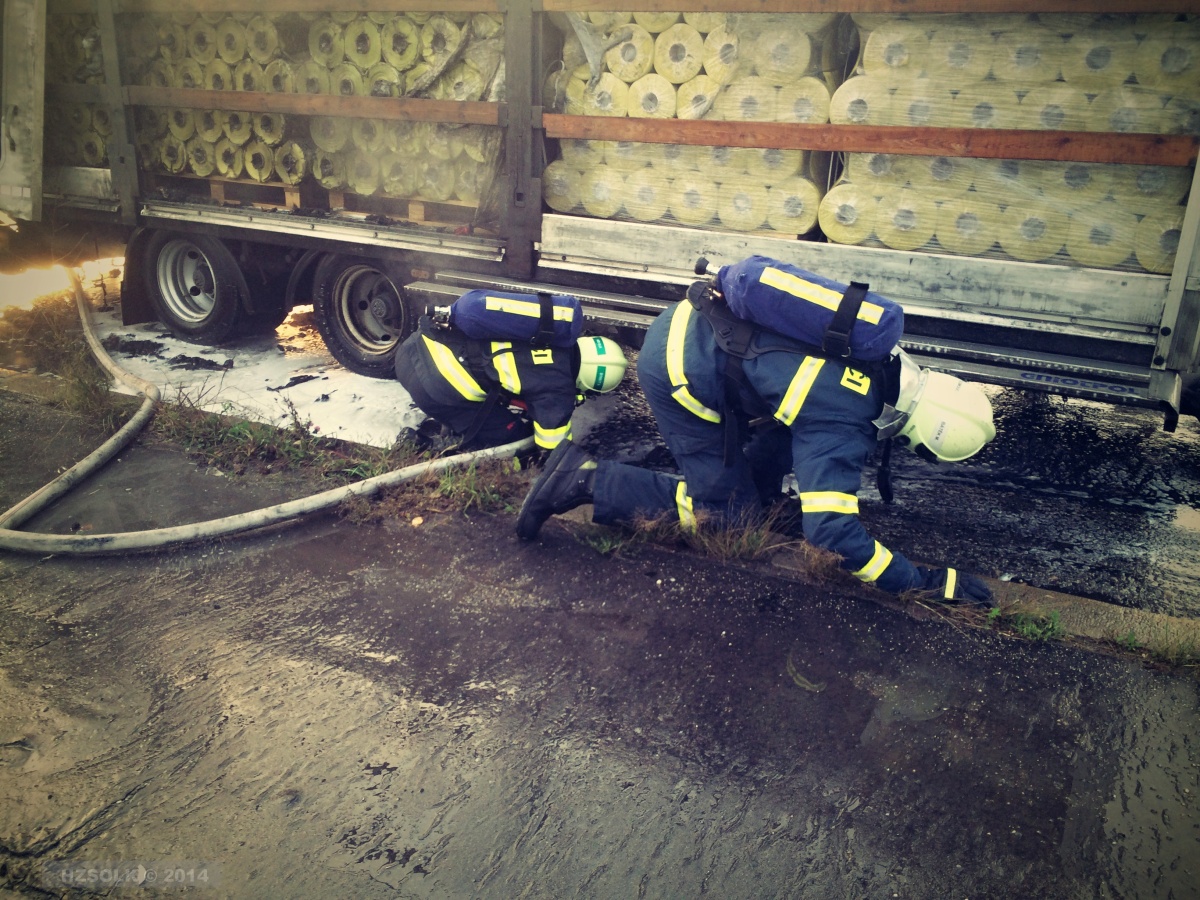 6 9-10-2014 Požár přívěsu nákladního vozidla Olomouc Velkomoravská (14).JPG
