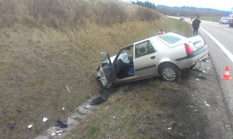 6 Dopravní nehoda 2 OA, Černá v Pošumaví - 8. 4. 2014 (7).jpg