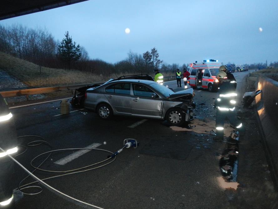 6 Dopravní nehoda 2 OA, Horusice - 22. 1. 2015 (1).JPG