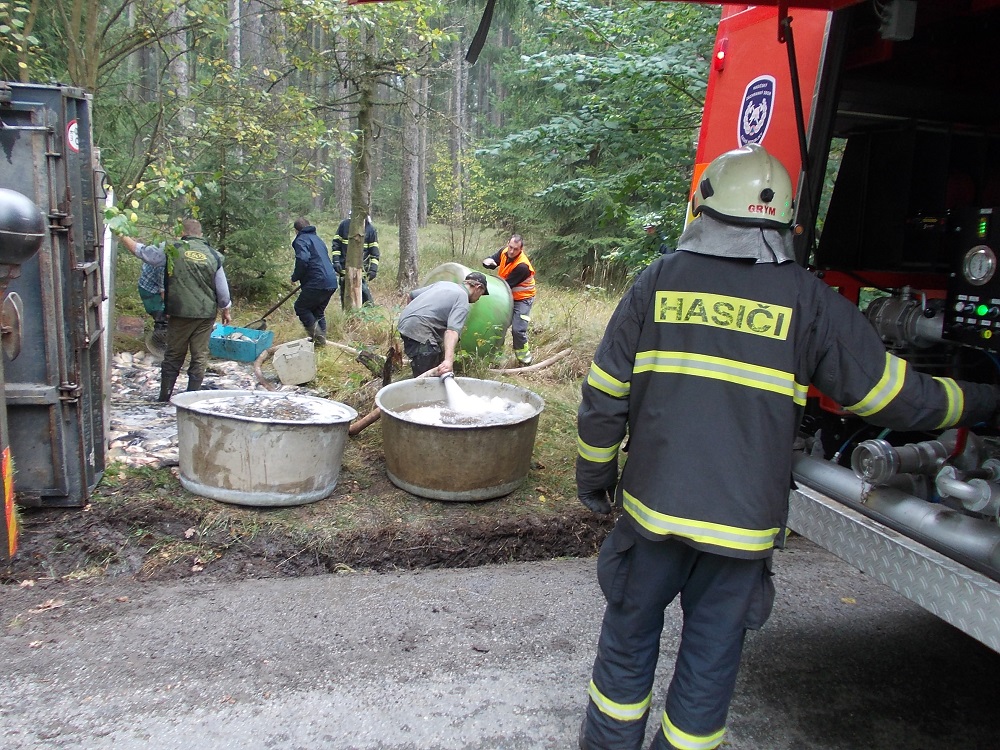 6 Dopravní nehoda NA, Planá n. L. - 3. 10. 2014 (2).jpg