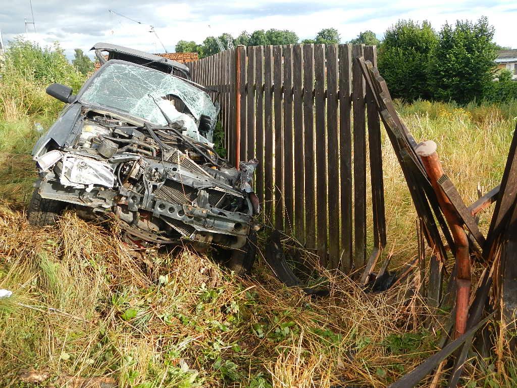 6 Dopravní nehoda OA a vlak, Kardašova Řečice - 27. 7. 2015 (1).jpg