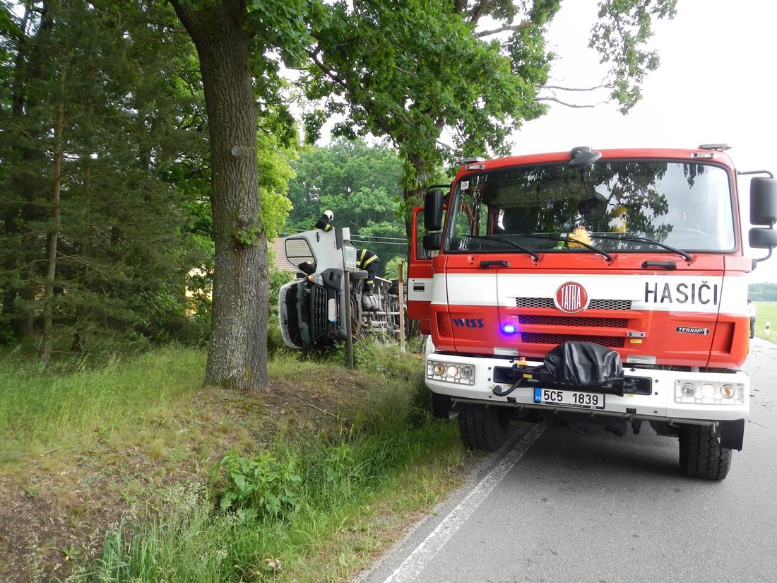 6 Dopravní nehoda dodávky, Nová Ves - 10. 6. 2015 (6).jpg