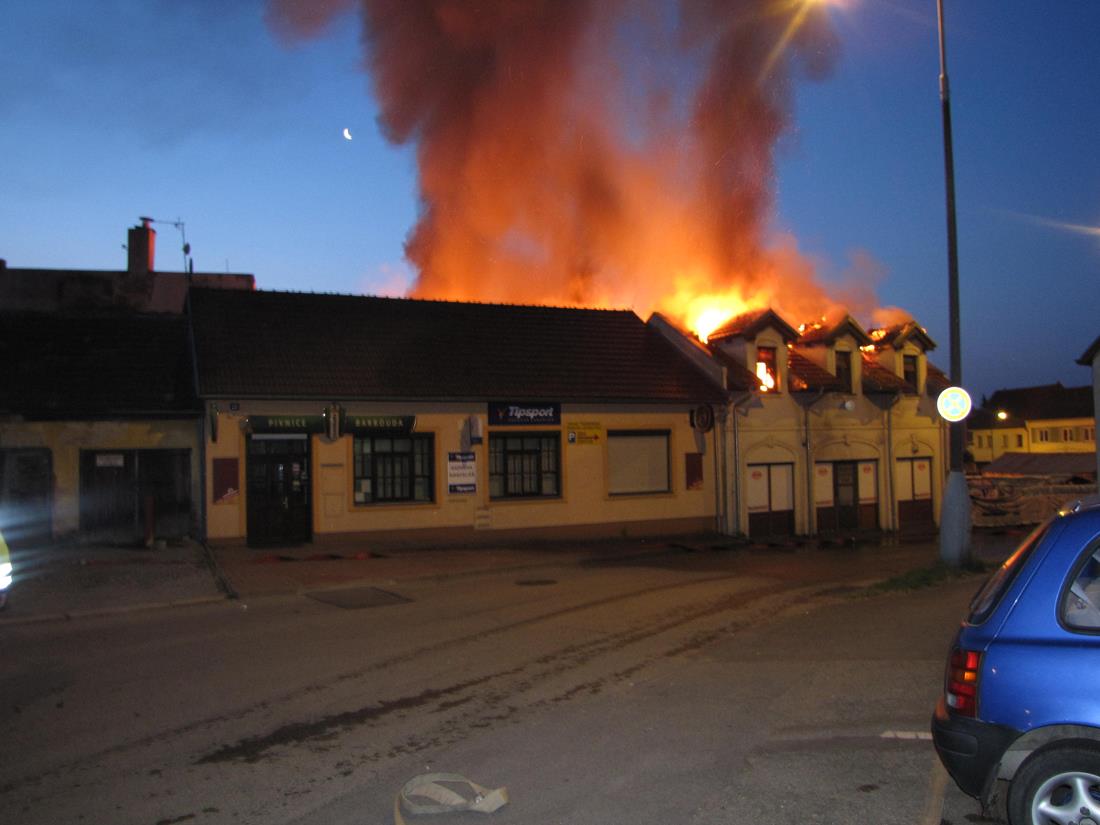 6 Požár domu, Kaplice - 12. 7. 2015 (1).JPG