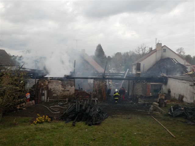 6 Požár kůlny, Jindřiš - 10. 4. 2014 (7).jpg