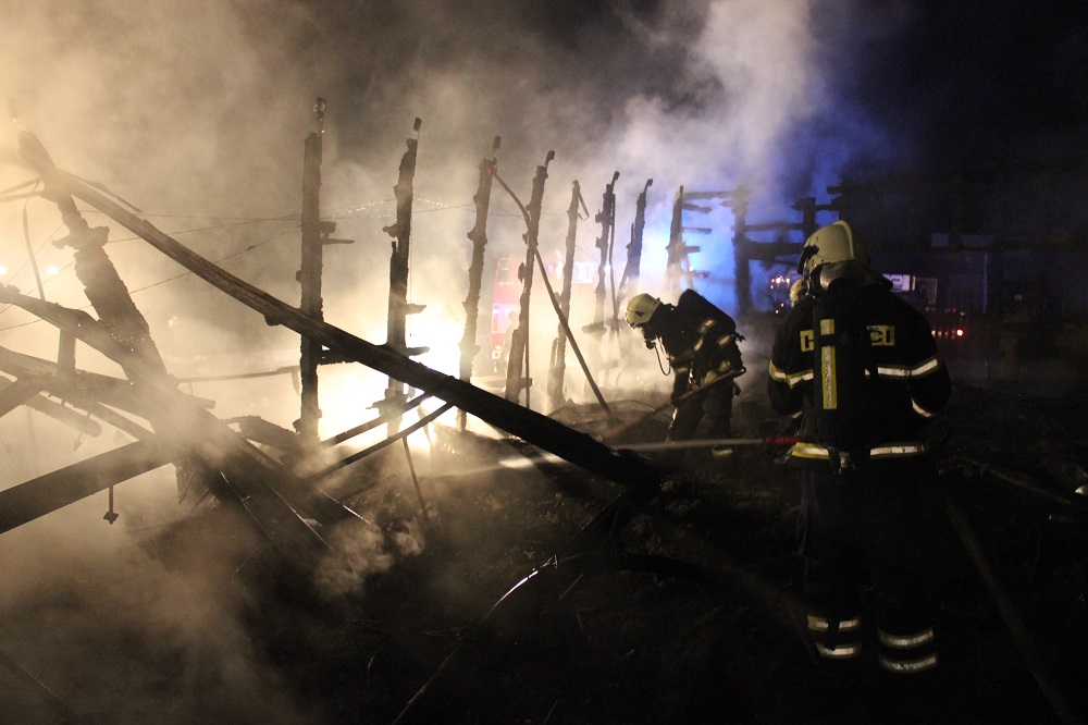 6 Požár motorestu, Dolní Dvořiště - 2. 9. 2014 (11).jpg