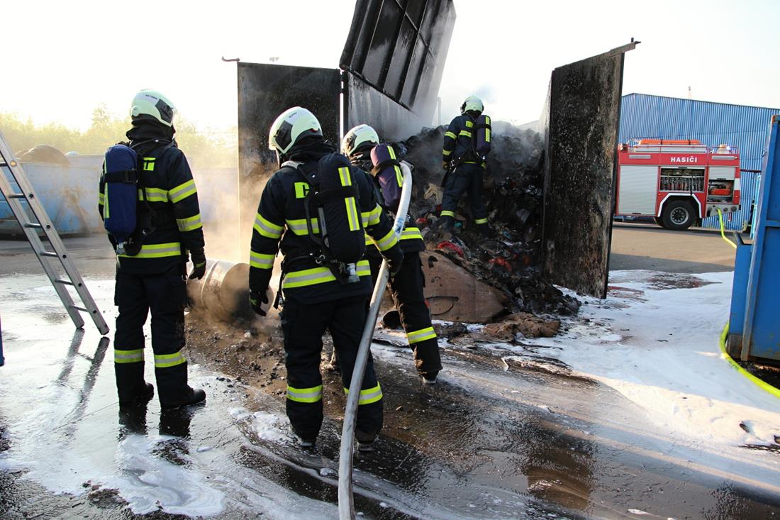 6 Požár odpadu, Planá nad Lužnicí - 8. 6. 2015 (6).JPG