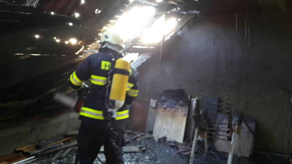 6 Požár střechy, Besednice - 9. 3. 2016 (6).jpg