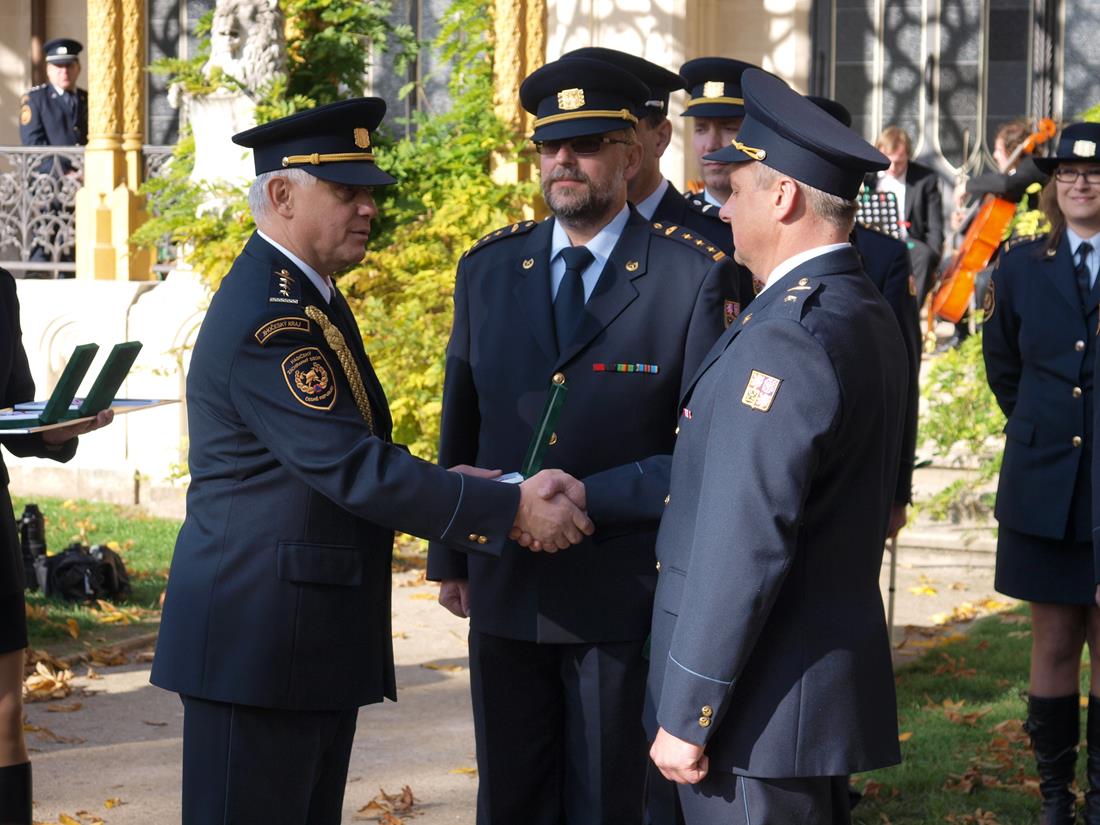 6 Slavnostní slib a předání medailí, Hluboká nad Vltavou - 26. 10. 2015 (19).JPG