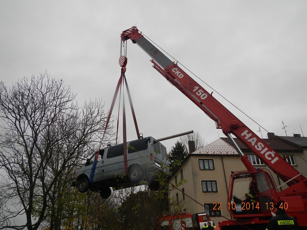 6 Záchrana vozu z vody, Tábor - 22. 10. 2014 (6).jpg