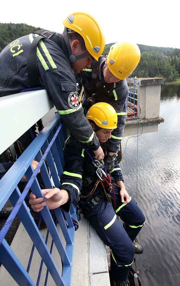 7 Cvičení lezců, Husinecká přehrada - 25. 9. 2014 (25).JPG