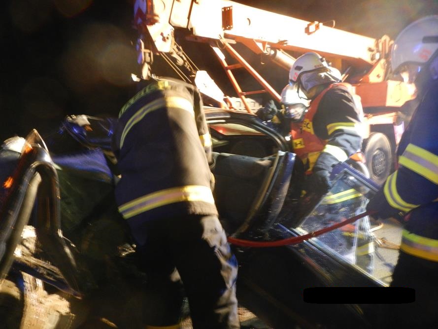 7 Dopravní nehoda OA a NA, Zárybničná Lhota - 5. 3. 2015 (7).jpg