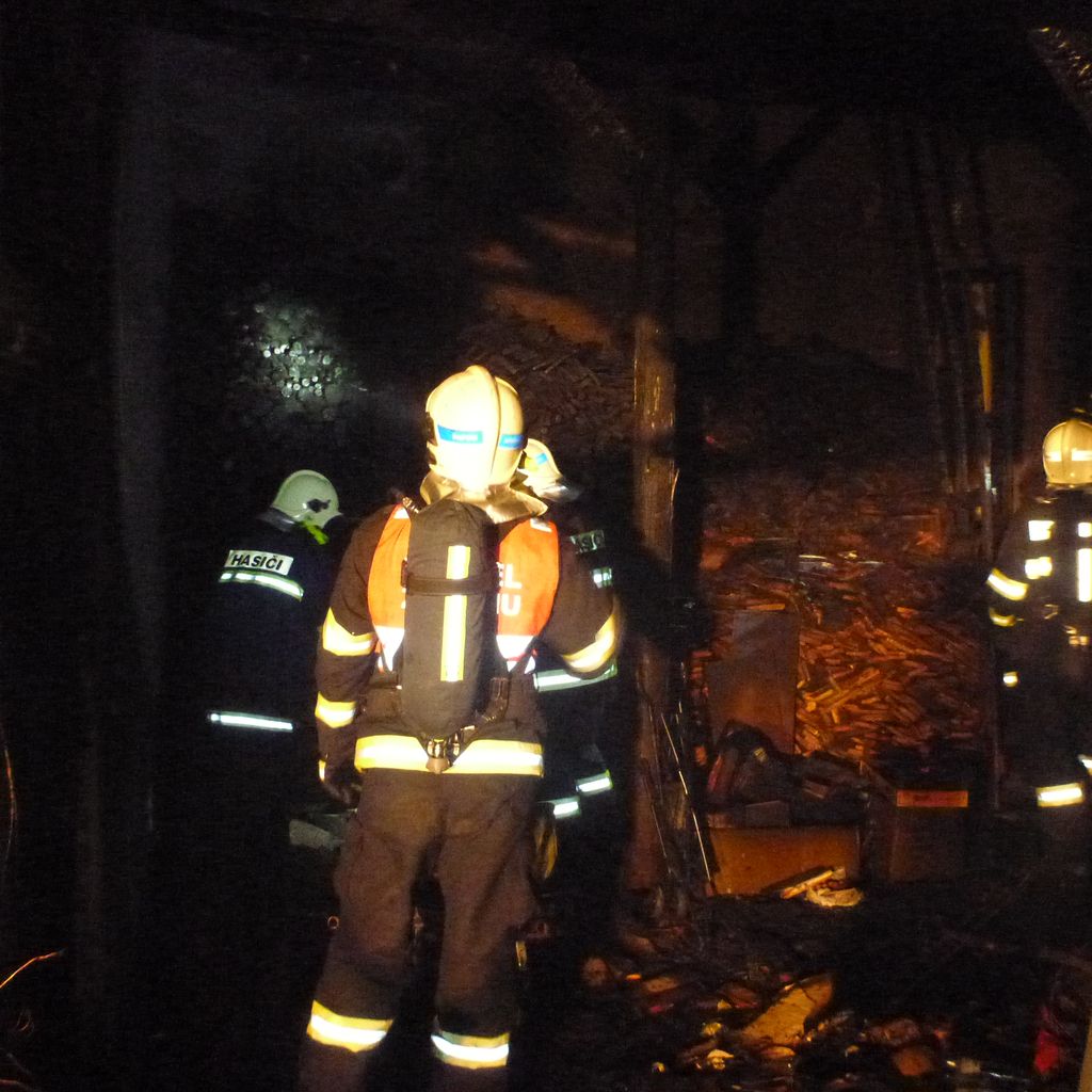 7 P_NB 3-5-2015 pozar pristresek chromec (7).JPG