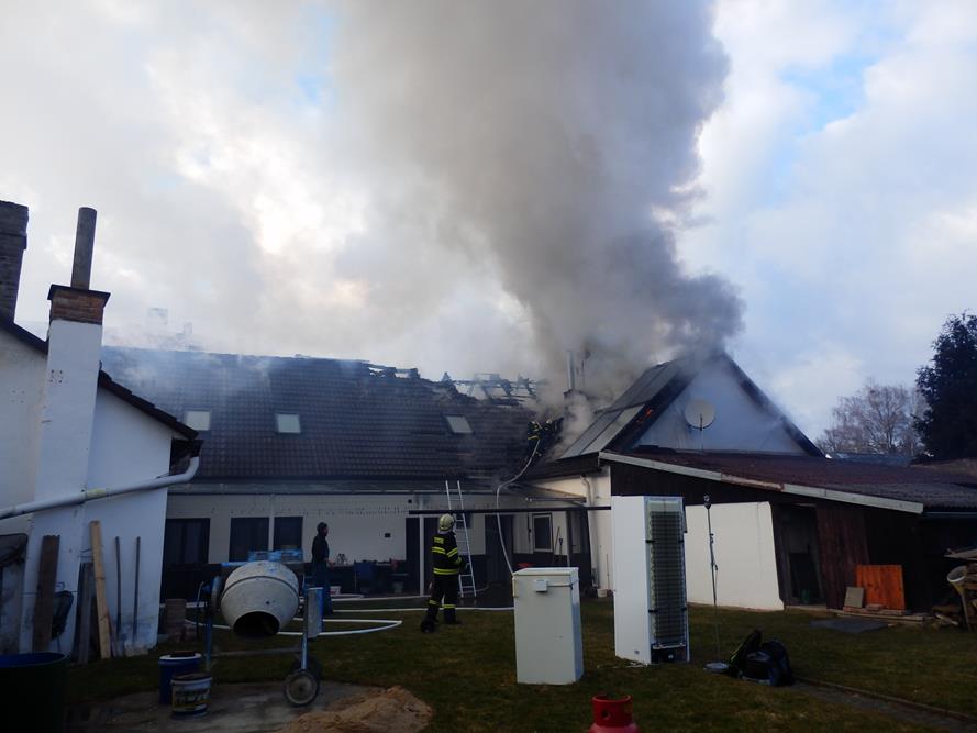 7 Požár střechy, Jindřichův Hradec - 5. 3. 2015 (2).JPG