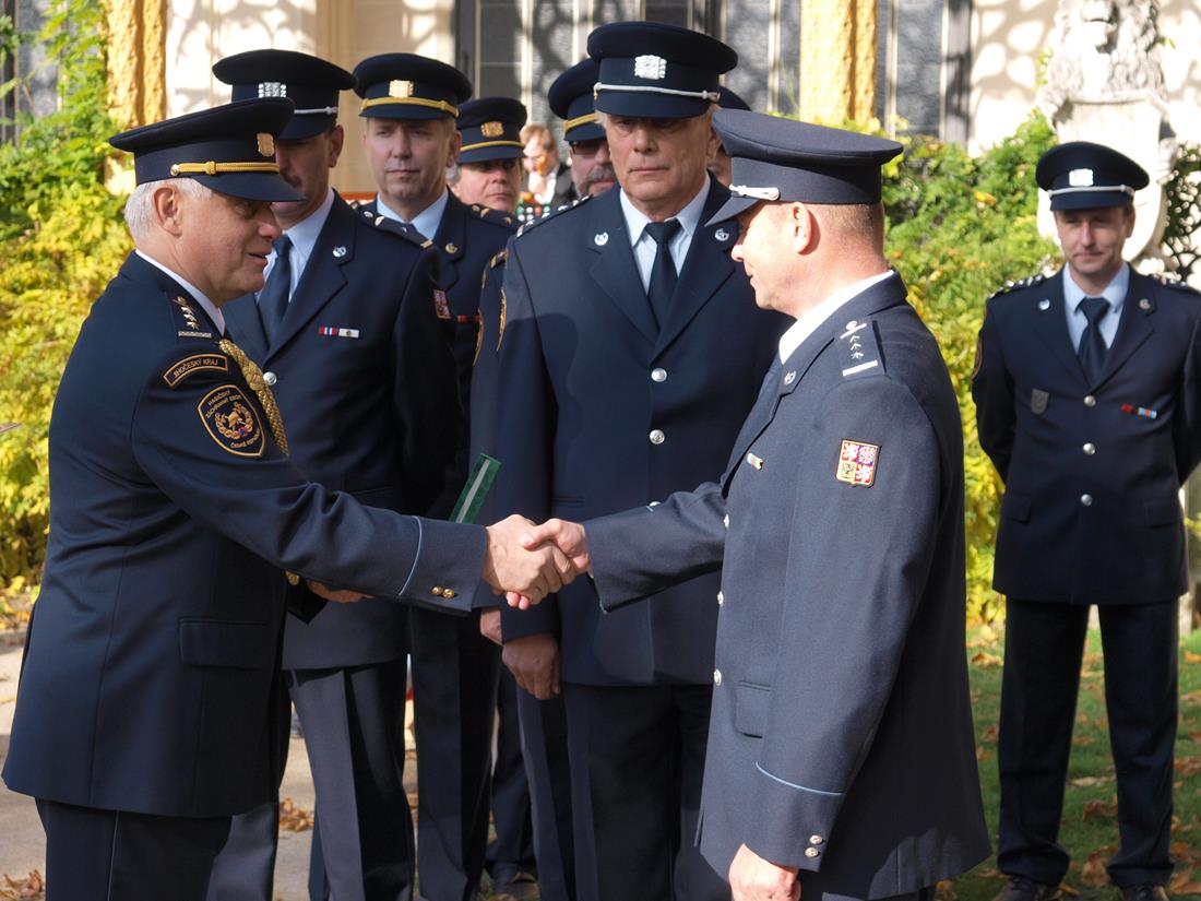 7 Slavnostní slib a předání medailí, Hluboká nad Vltavou - 26. 10. 2015 (20).JPG