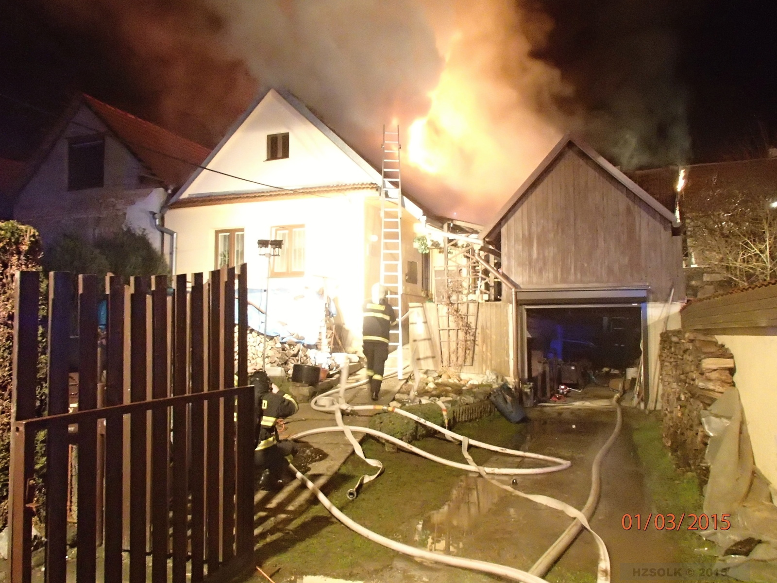8 1-3-2015 požár RD  Opatovice (6).JPG