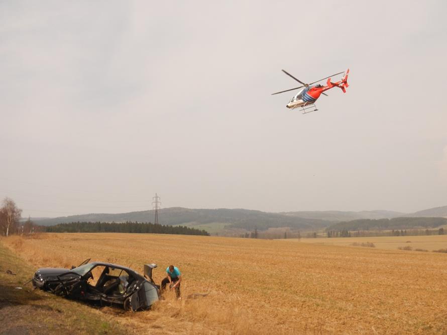 8 Dopravní nehoda 2 OA, Hodušín - 11. 4. 2015 (8).JPG