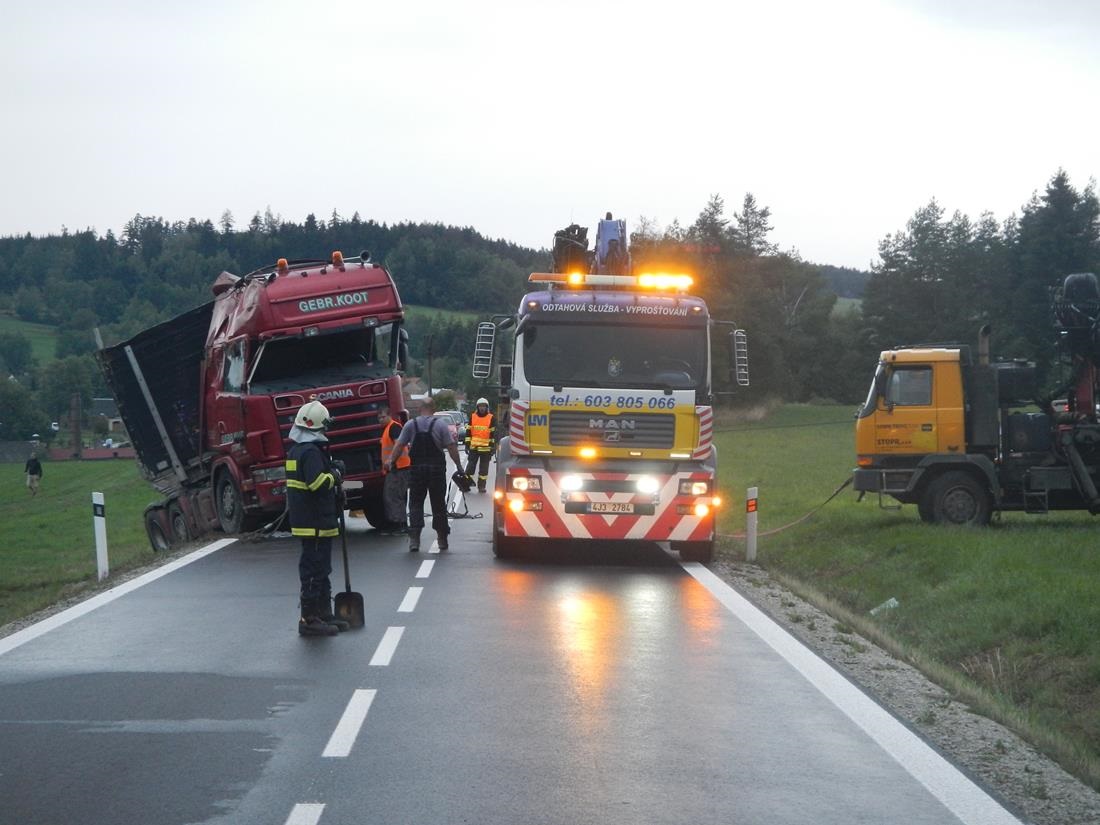 8 Dopravní nehoda NA, Lipolec - 14. 9. 2015 (8).JPG