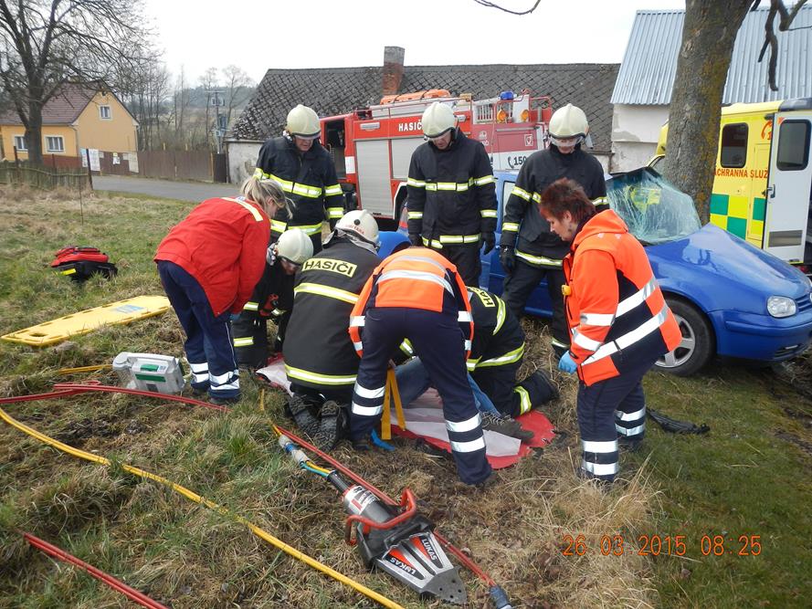8 Dopravní nehoda OA, Dlouhá Lhota - 26. 3. 2015 (7).jpg