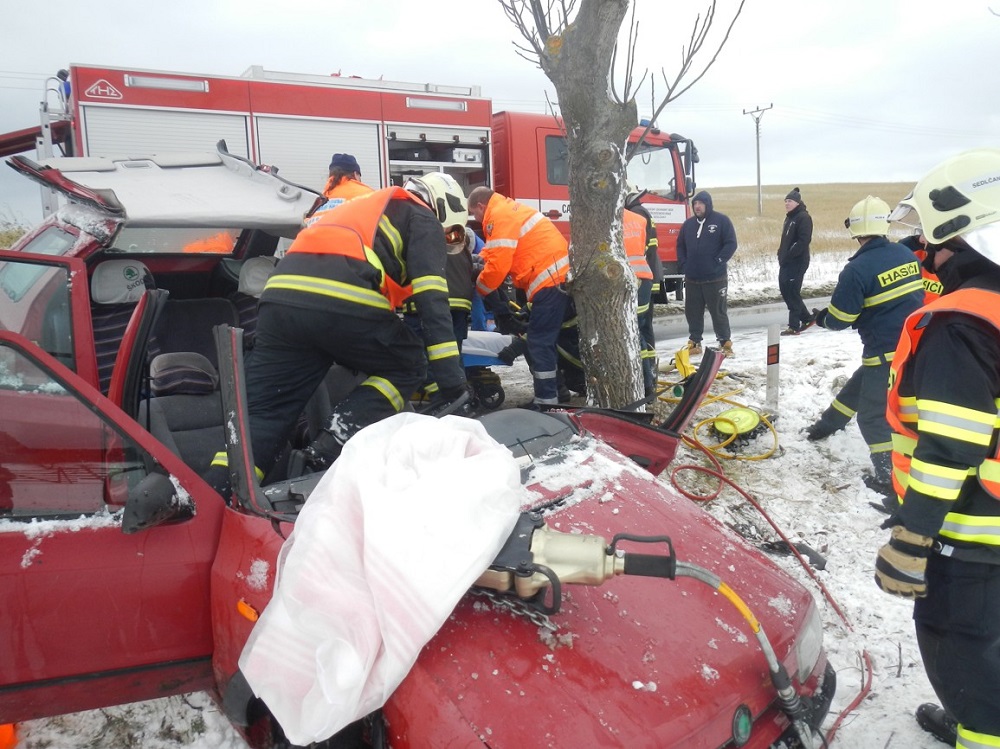 8 Dopravní nehoda OA, Petrovice - 5. 1. 2015 (3).JPG