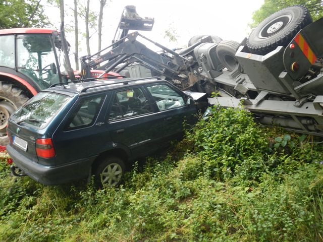 8 Dopravní nehoda OA a NA, Něžovice - 11. 7. 2014 (5).jpg