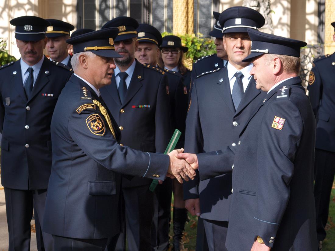 8 Slavnostní slib a předání medailí, Hluboká nad Vltavou - 26. 10. 2015 (21).JPG