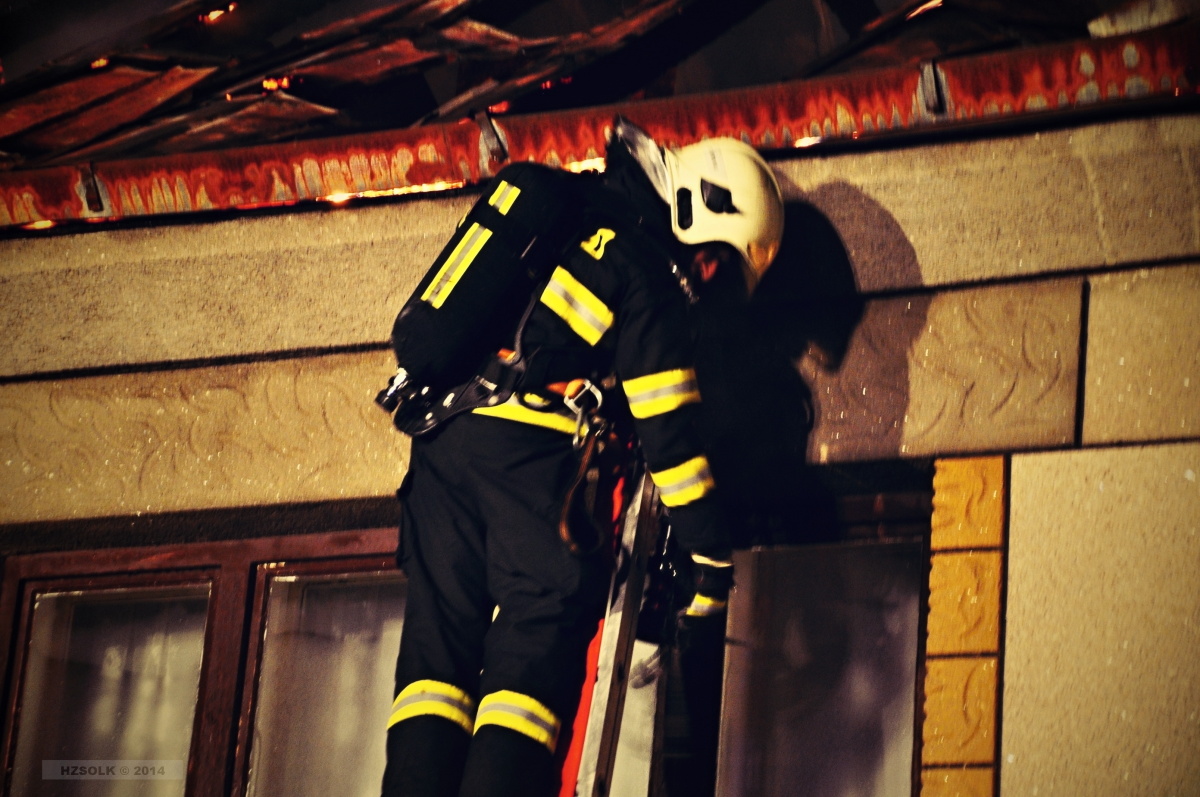 9 6-2-2014 Požár RD Klopotovice - střecha objektu (17).JPG
