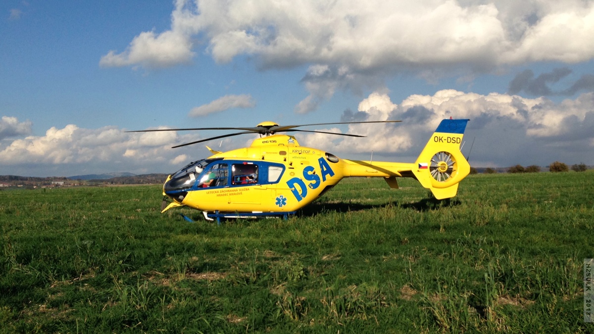 9 Nehoda osobního auta Milovice u Hořic pomoc HZS OLK  (17).JPG