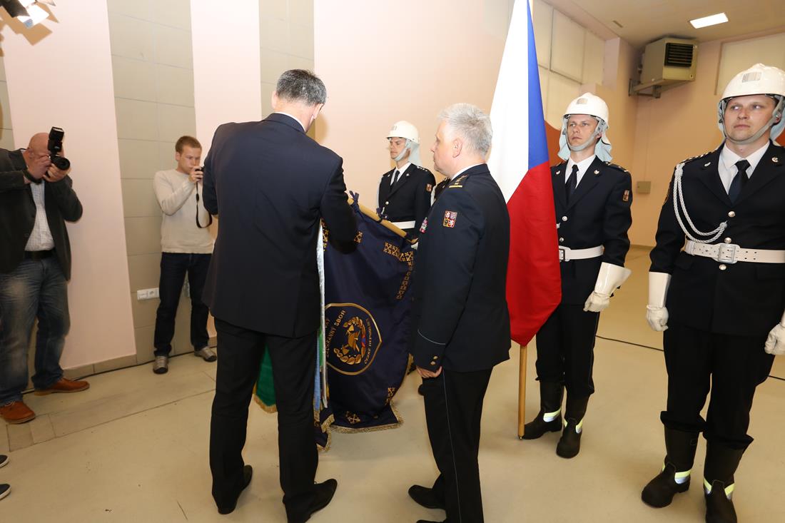 9 Oslavy 150 let prof. hasičů - 12. 5. 2016 (6).JPG
