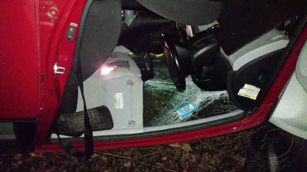 Auto na střeše Břehy2 16.3.2021.jpg