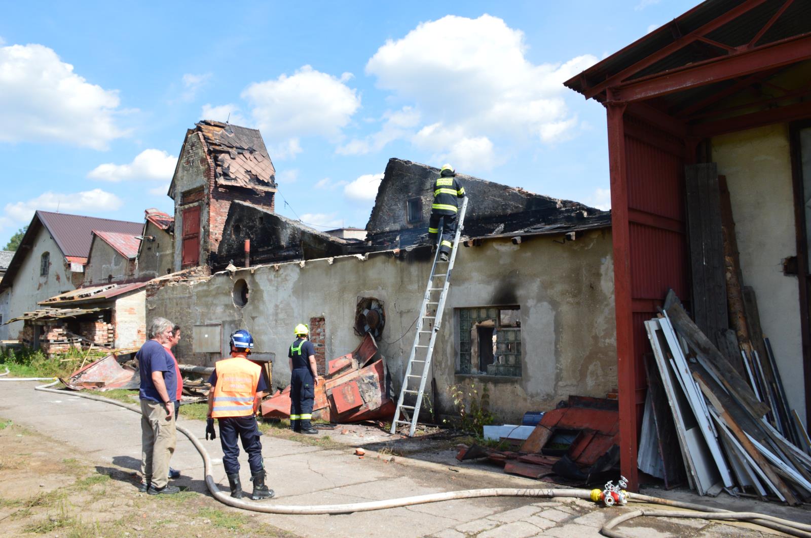 Bukovice - skladovací hala.JPG