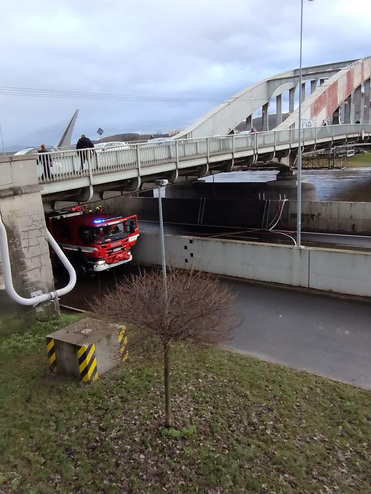 Čerpání protipovodňové vany v Ústí nad Labem (2).jpg